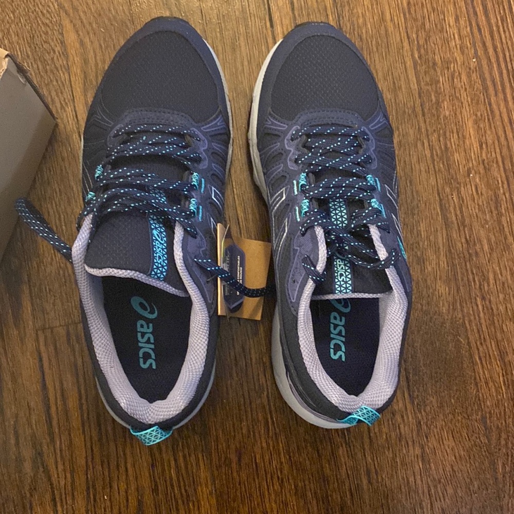 NWT size 8.5w ASICS